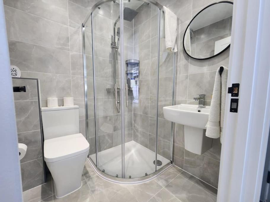 Apartment Paradigm Court, Modern 2-bedroom F2,