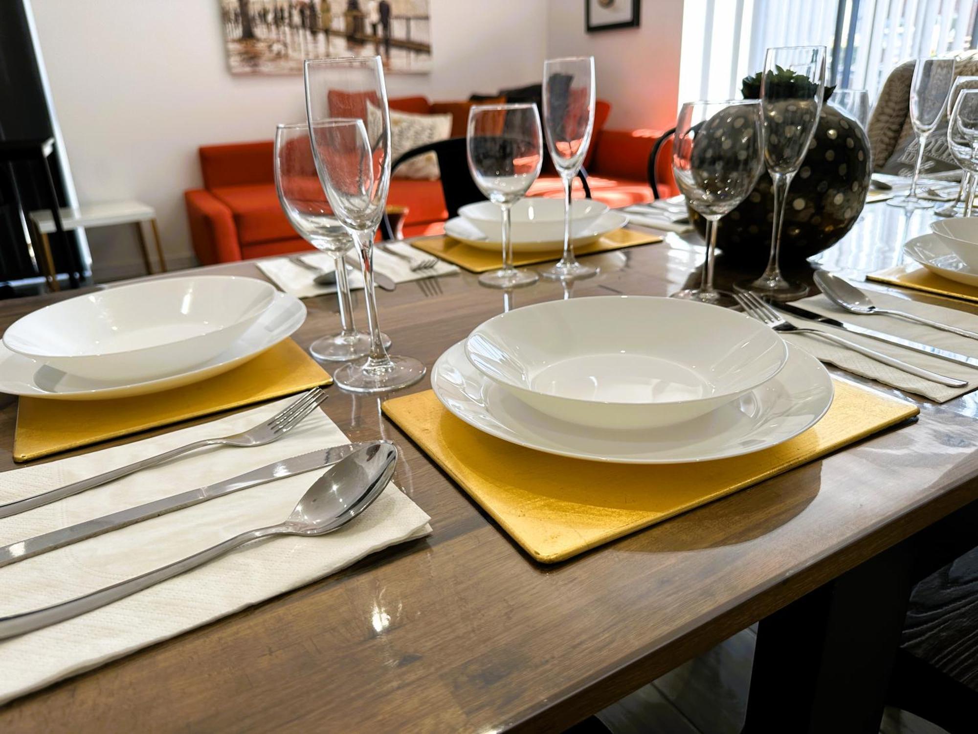 Paradigm Court, Modern 2-bedroom F2,